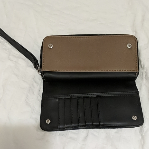Black and Tan Guess Los Angeles Clutch - Picture 2 of 6